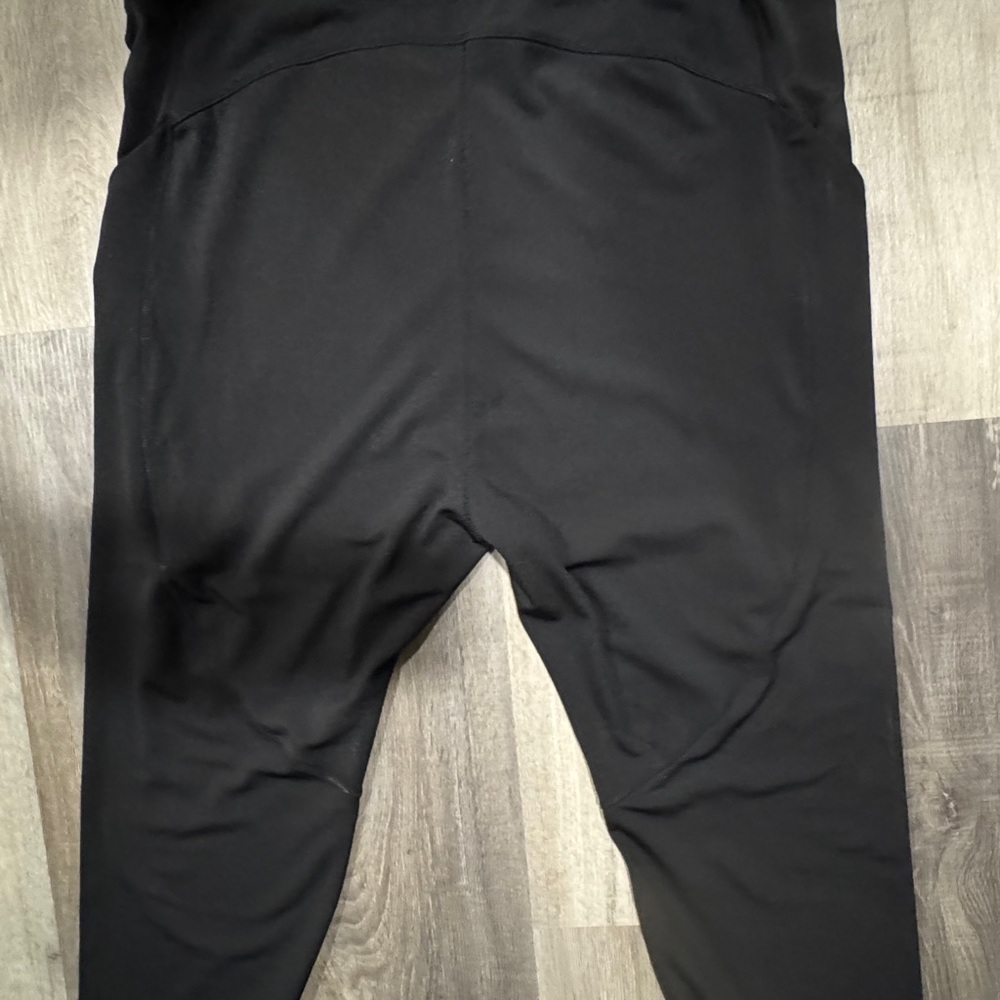 Women’s Black Active Performance Capris Pants - image 2